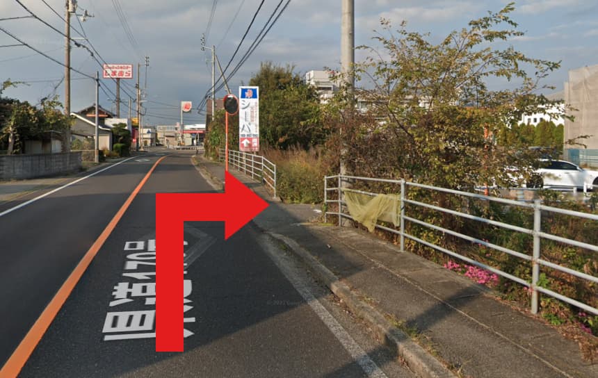 県道179号線からシーパの看板を目印に矢印の箇所で曲がってください
